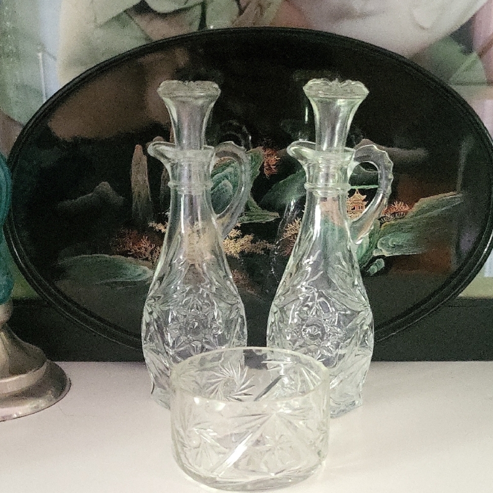 VTG Oil&Vinegar Holder and Salt Bowl..